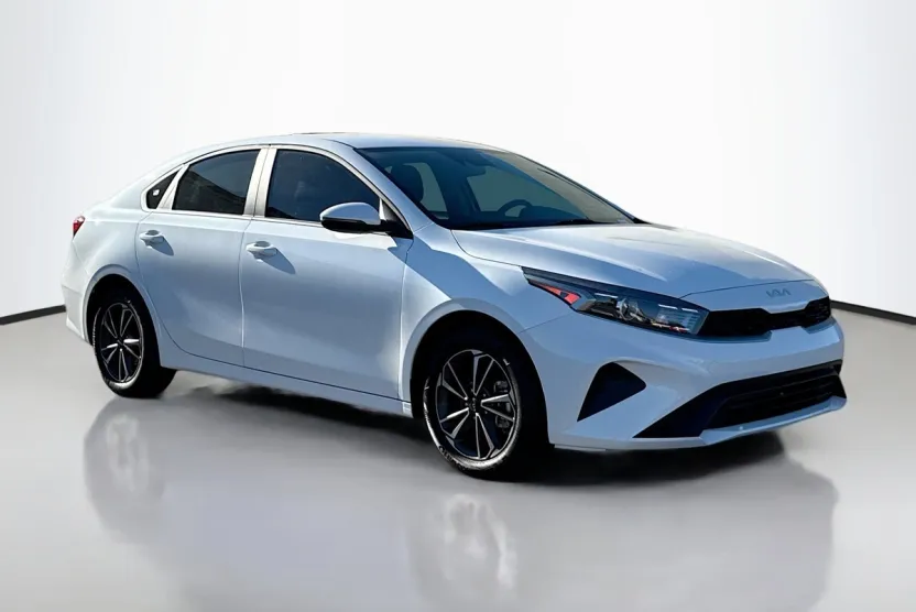 2024 Kia Forte LXS photo 1