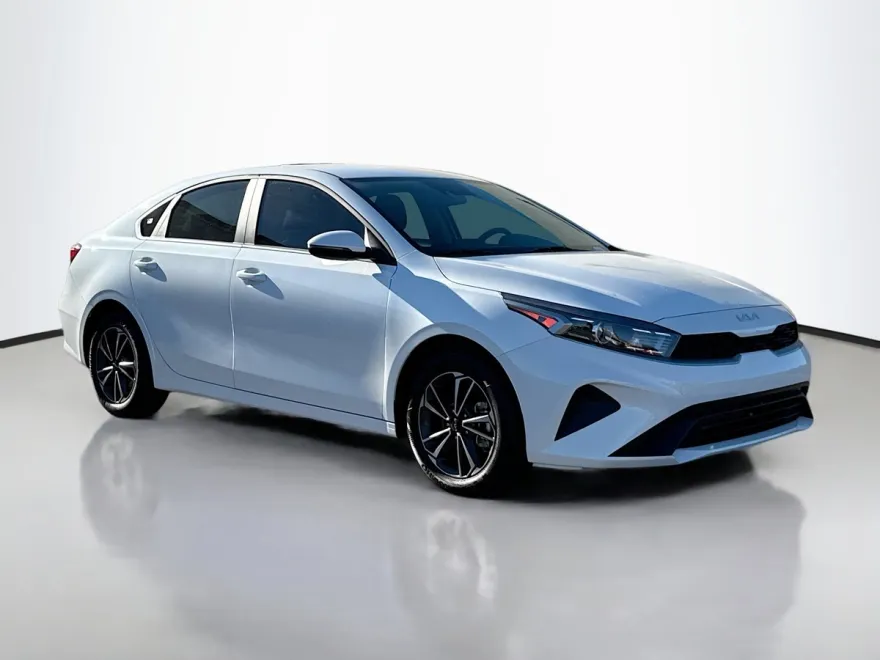 2024 Kia Forte LXS photo 1