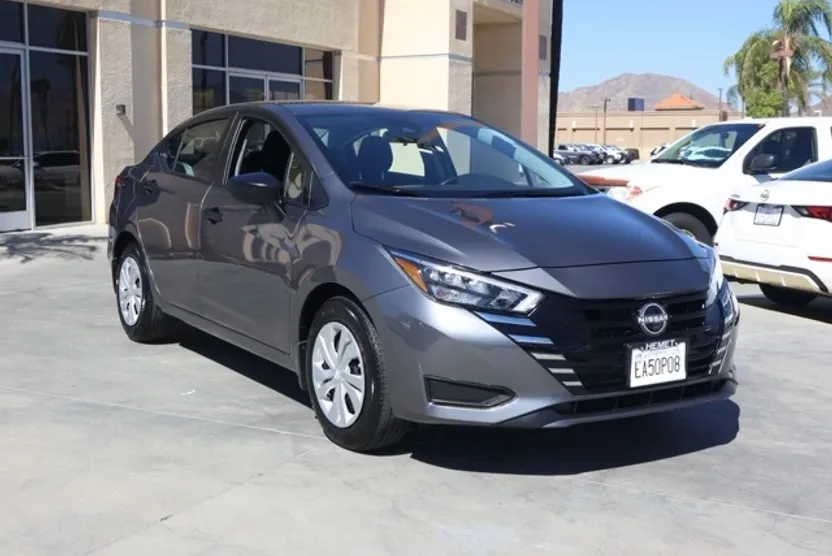 2025 Nissan Versa 1.6 S photo 1