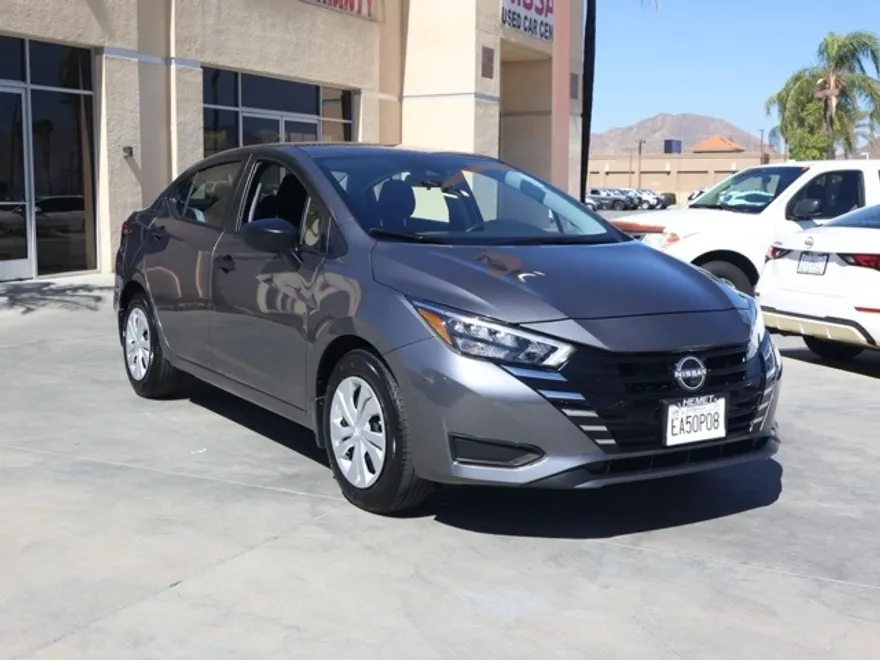 2025 Nissan Versa 1.6 S photo 1