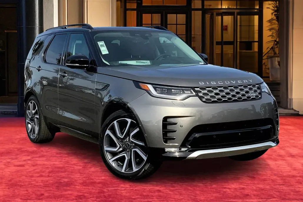 2025 Land Rover Discovery Metropolitan Edition photo 1