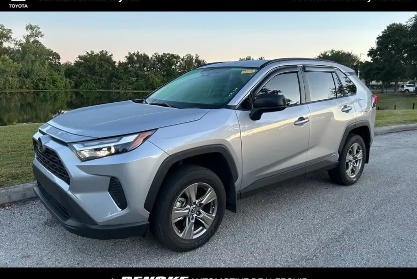 2025 Toyota RAV4 Hybrid LE photo 1