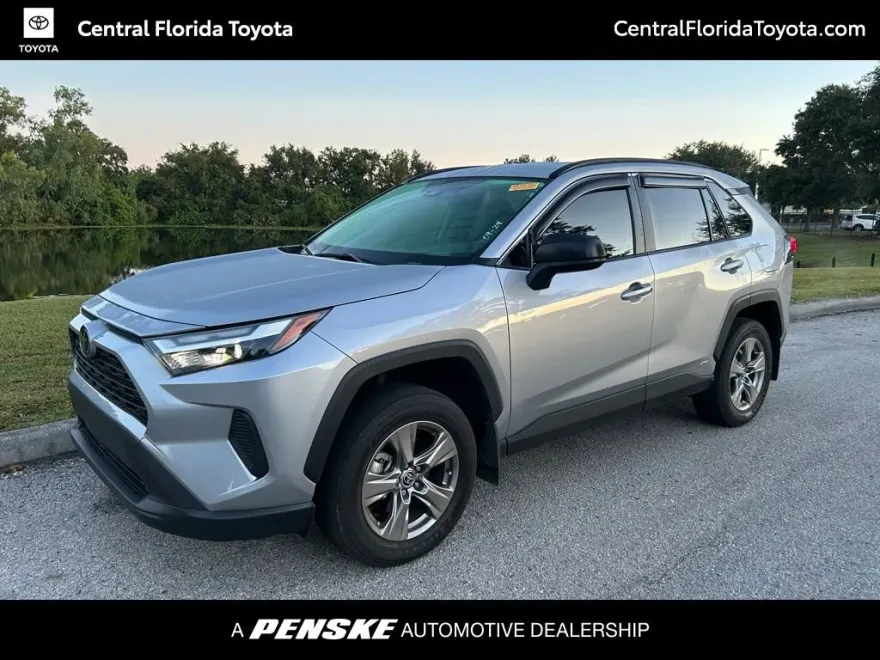 2025 Toyota RAV4 Hybrid LE photo 1