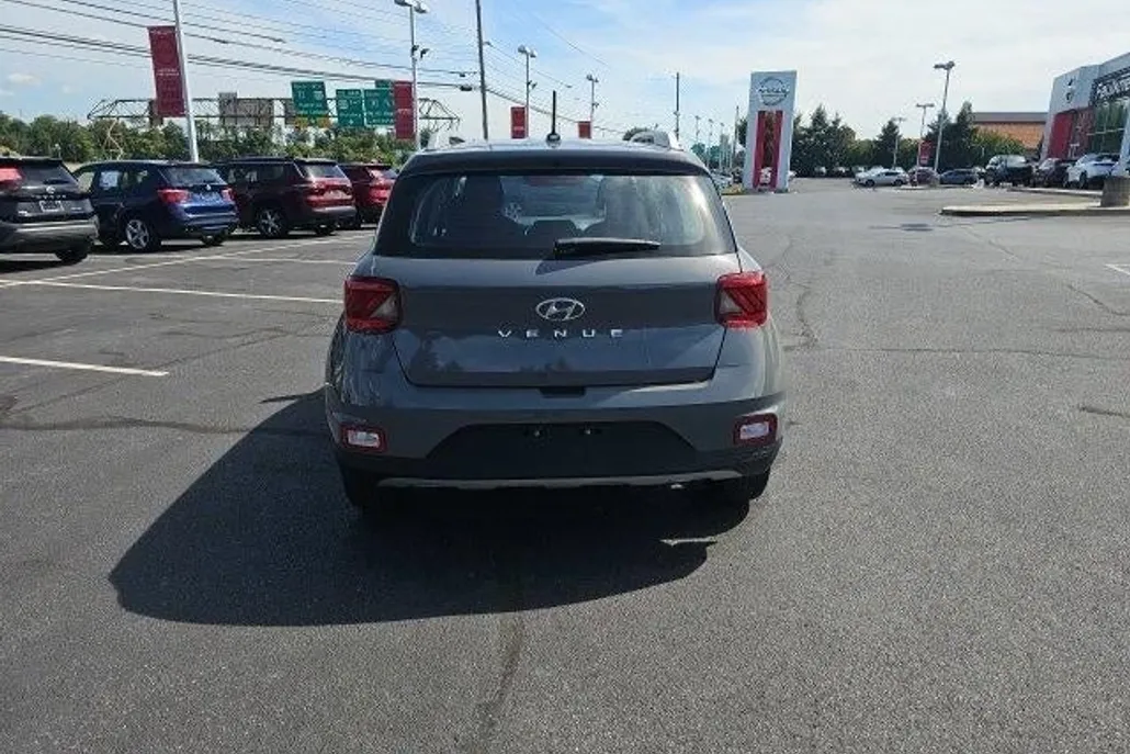 2023 Hyundai Venue SEL photo 1