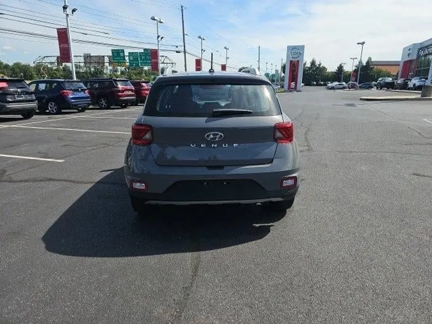 2023 Hyundai Venue SEL photo 1