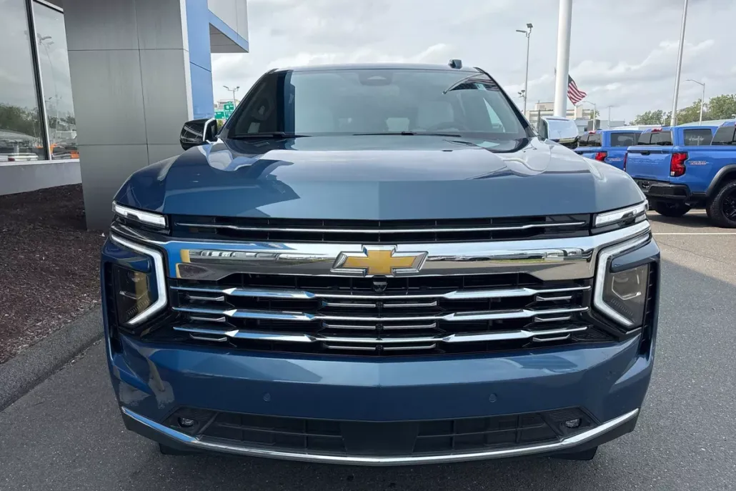 2025 Chevrolet Suburban Premier photo 1