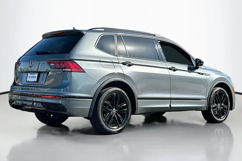 2022 Volkswagen Tiguan SE R-Line Black photo 1