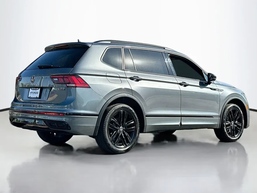 2022 Volkswagen Tiguan SE R-Line Black photo 1