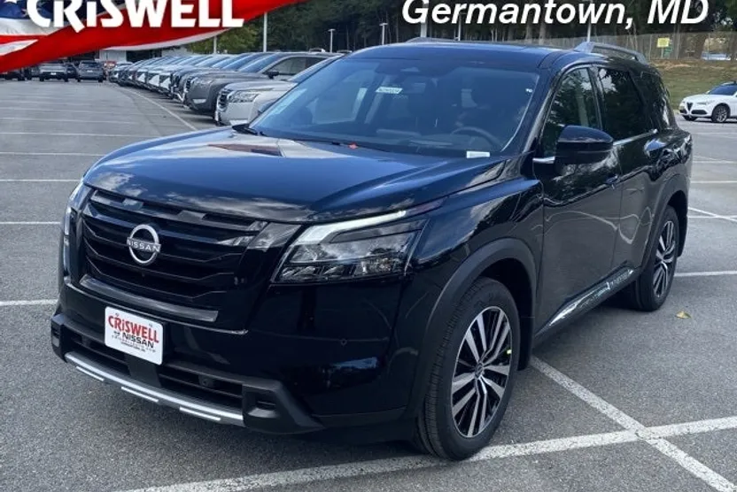 2025 Nissan Pathfinder Platinum photo 1