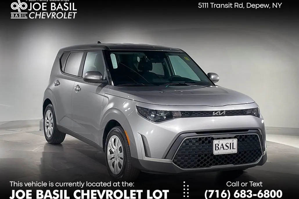 2023 Kia Soul LX photo 1