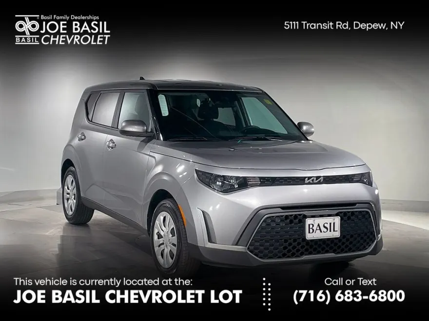 2023 Kia Soul LX photo 1