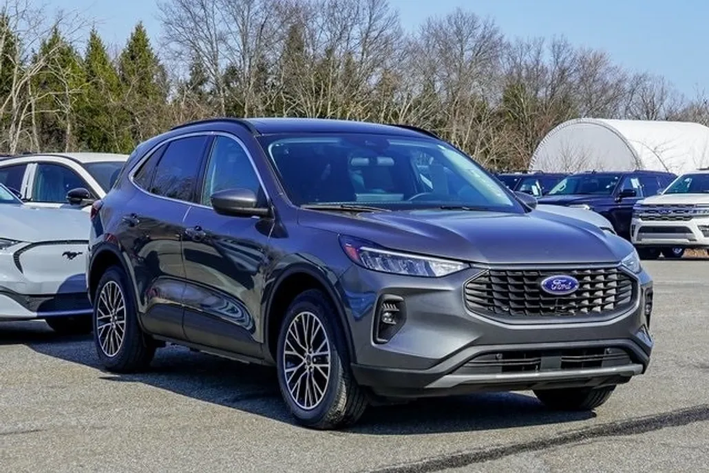 2025 Ford Escape photo 1