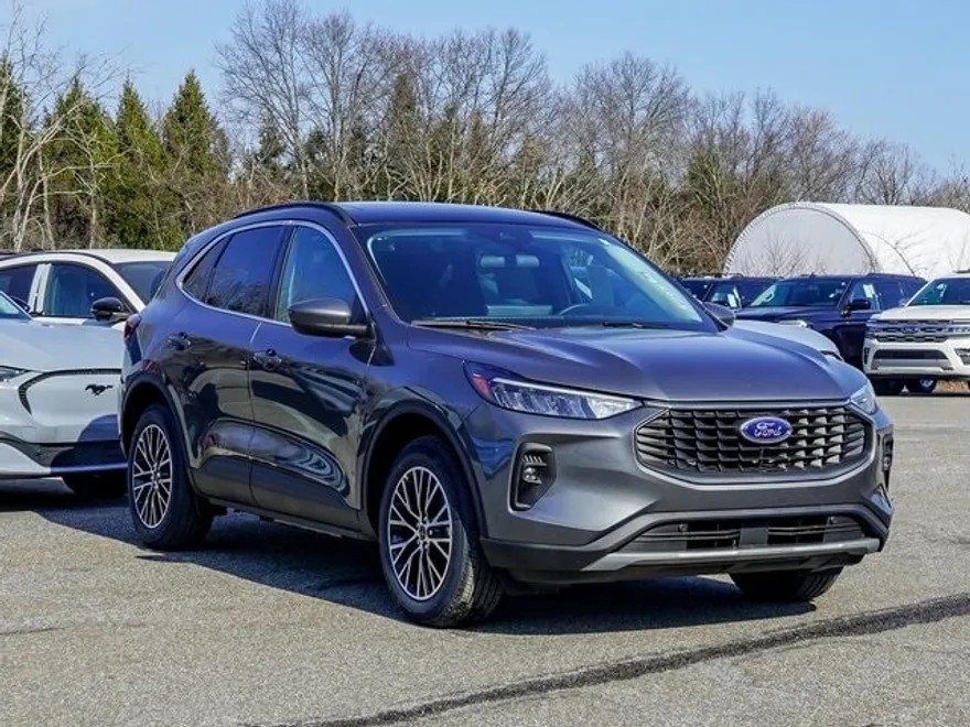 2025 Ford Escape photo 1