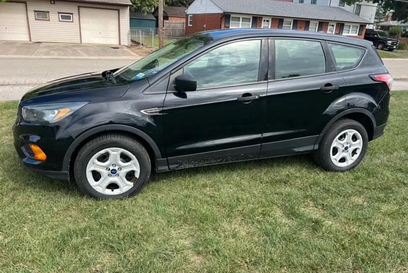 2018 Ford Escape S photo 1