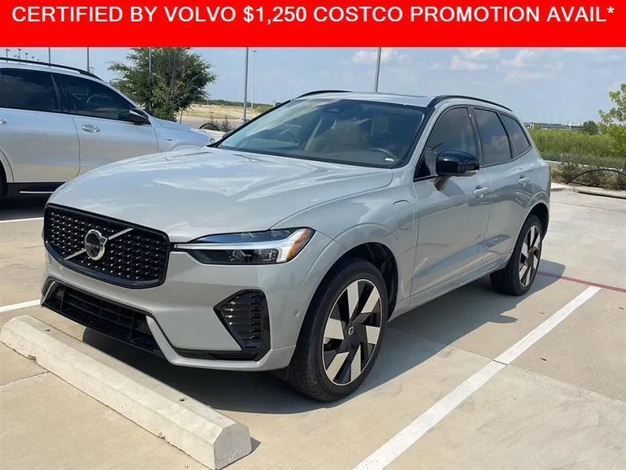 2025 Volvo XC60 Hybrid Plus photo 1