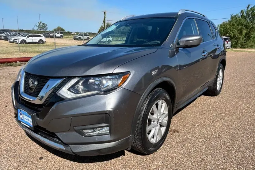 2019 Nissan Rogue SV photo 1