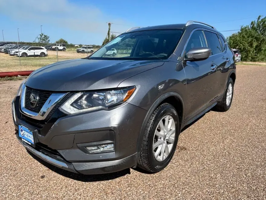 2019 Nissan Rogue SV photo 1