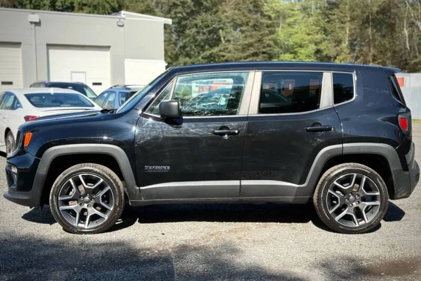 2021 Jeep Renegade Jeepster photo 1