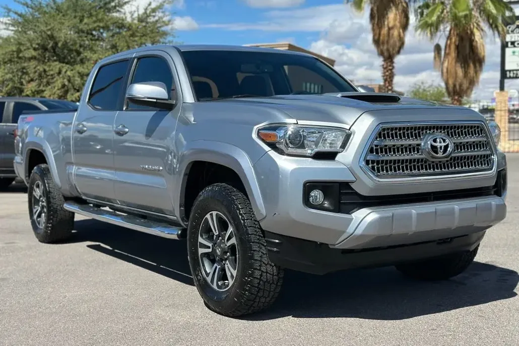 2016 Toyota Tacoma Double Cab TRD Sport photo 1