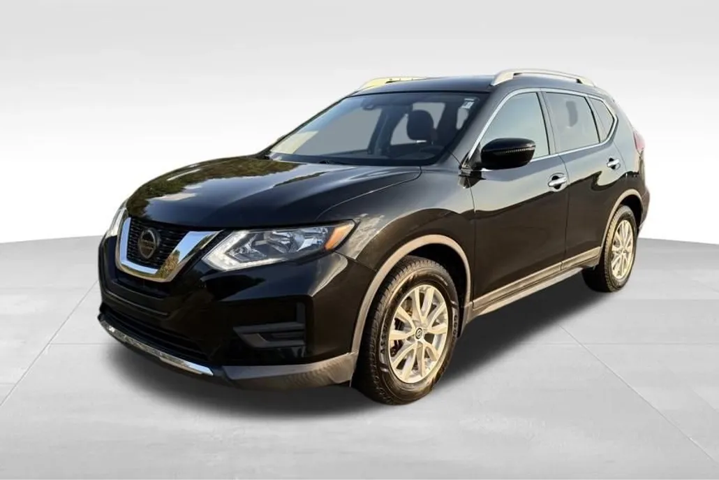 2020 Nissan Rogue SV photo 1