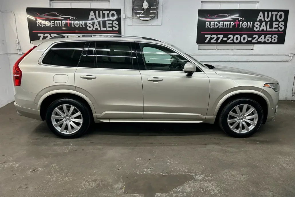 2016 Volvo XC90 T6 Momentum AWD photo 1