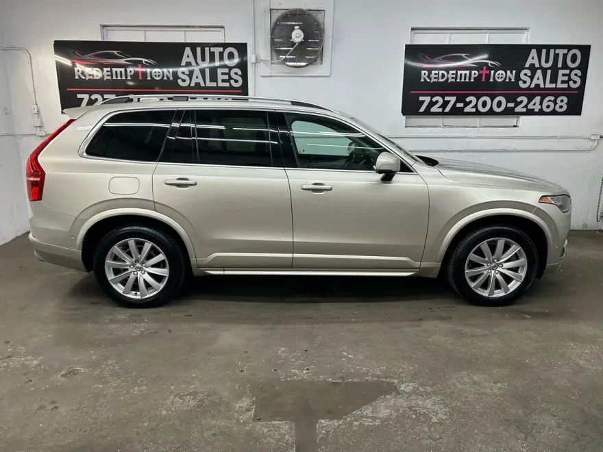2016 Volvo XC90 T6 Momentum AWD photo 1