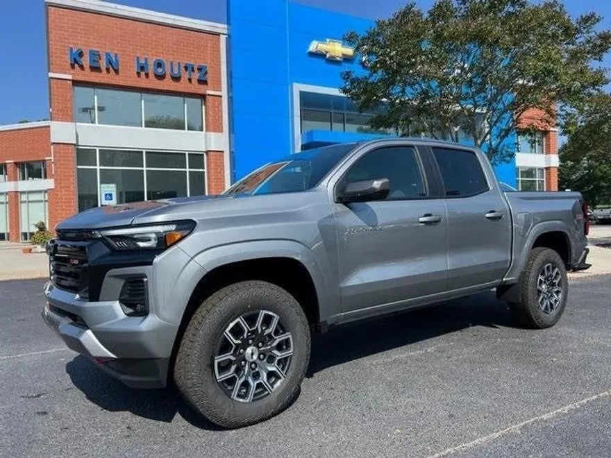 2025 Chevrolet Colorado Z71 photo 1