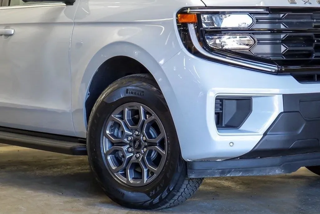 2025 Ford Expedition photo 1