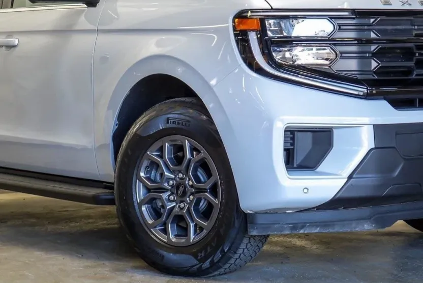 2025 Ford Expedition photo 1