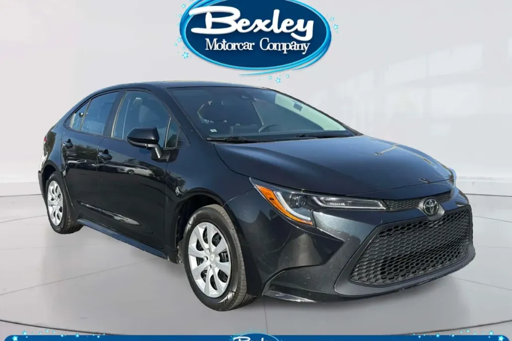 2022 Toyota Corolla LE photo 1