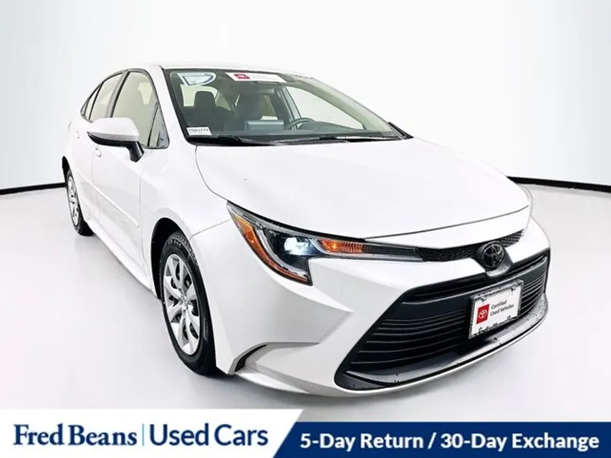 2023 Toyota Corolla LE photo 1