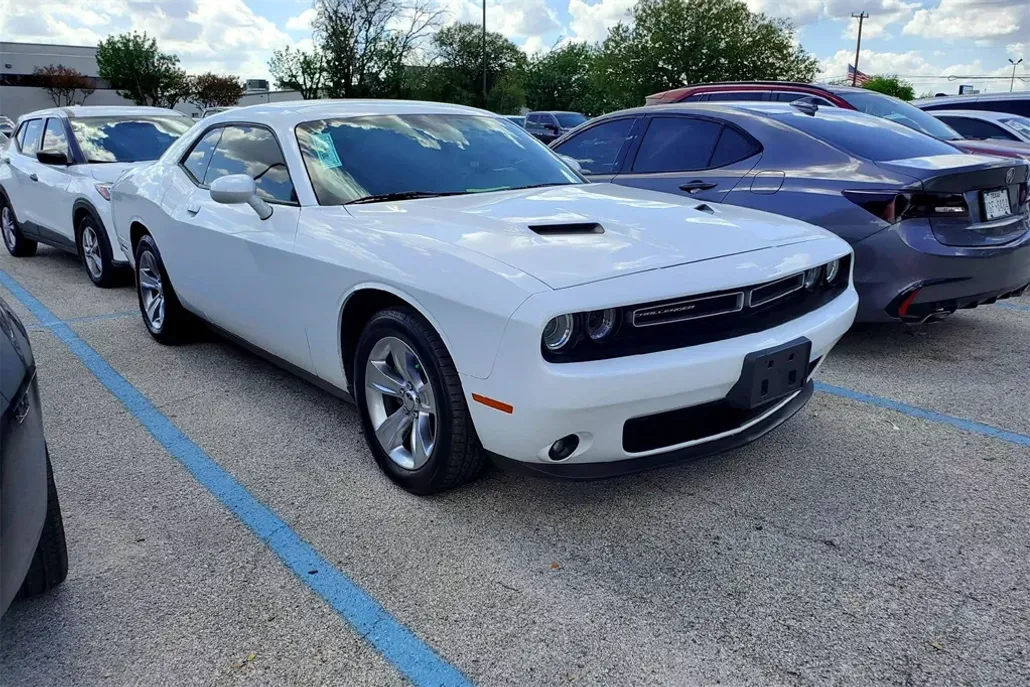 2021 Dodge Challenger SXT photo 1