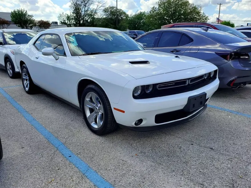 2021 Dodge Challenger SXT photo 1