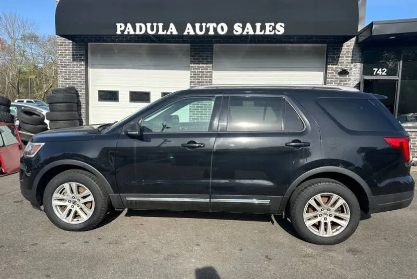 2019 Ford Explorer XLT photo 1