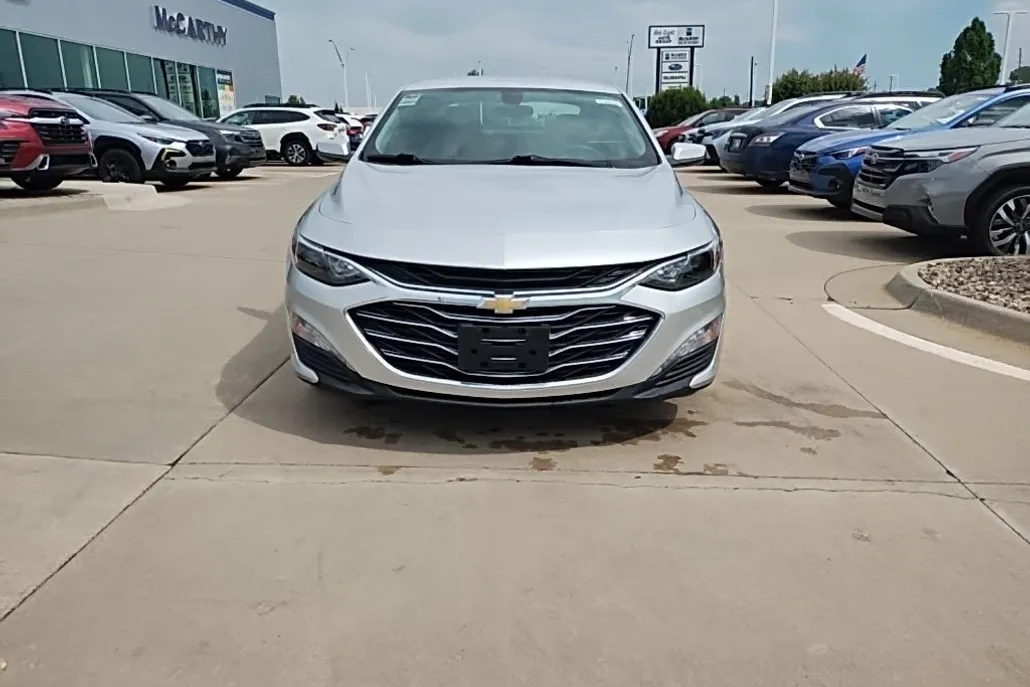 2022 Chevrolet Malibu 1LT photo 1
