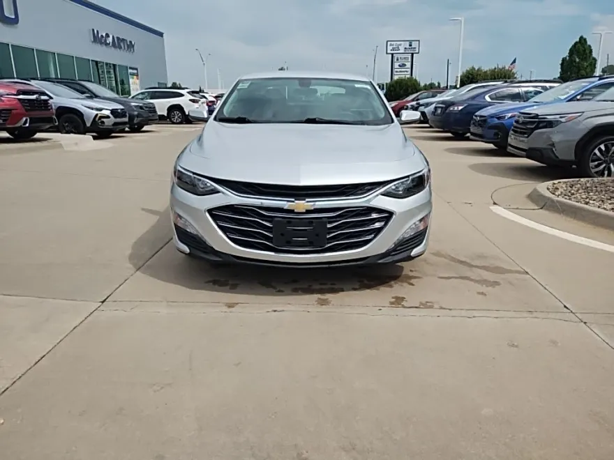 2022 Chevrolet Malibu 1LT photo 1