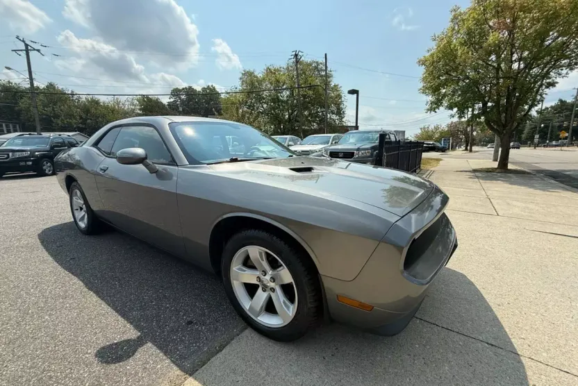 2011 Dodge Challenger photo 1