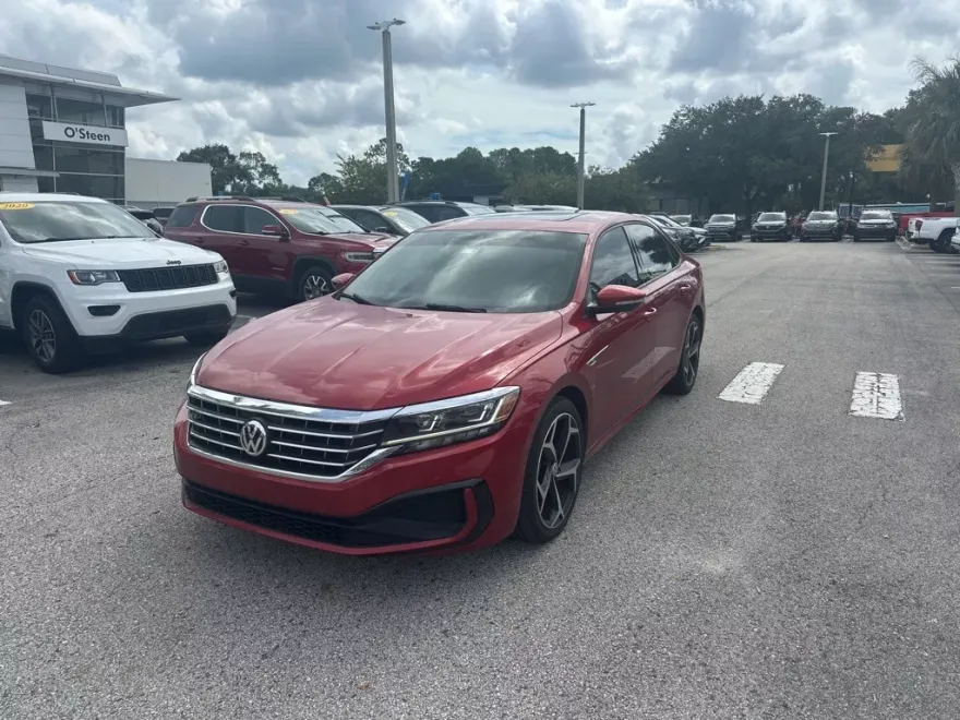 2021 Volkswagen Passat 2.0T R-Line photo 1