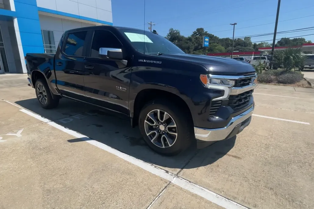2022 Chevrolet Silverado 1500 LT Texas Edition photo 1