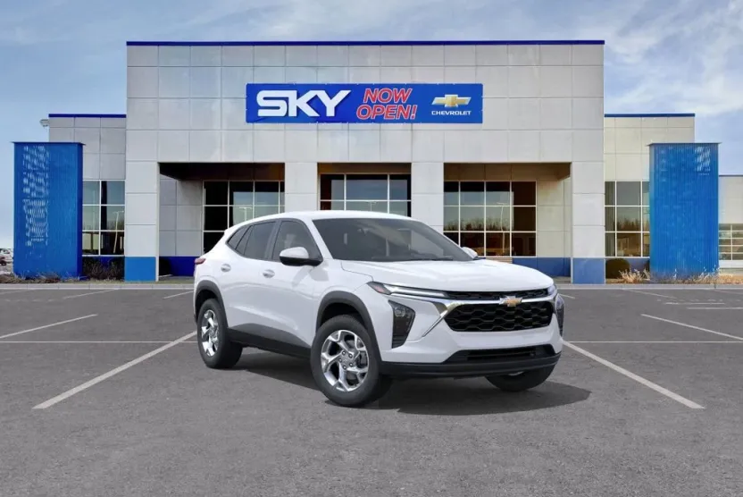 2025 Chevrolet Trax LS photo 1