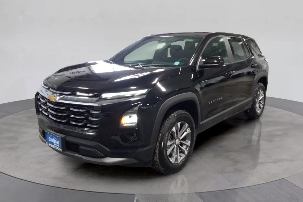 2025 Chevrolet Equinox LT photo 1
