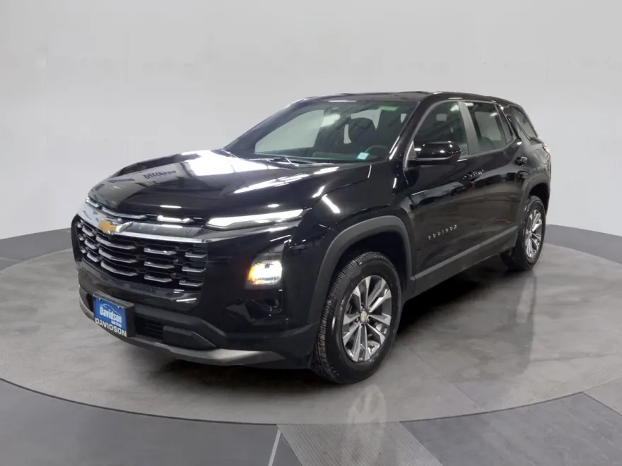 2025 Chevrolet Equinox LT photo 1