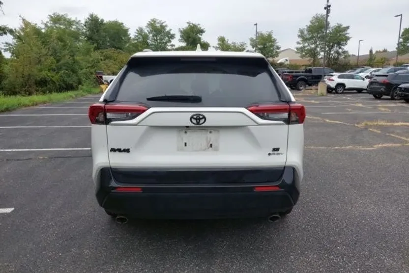 2025 Toyota RAV4 Hybrid SE photo 1