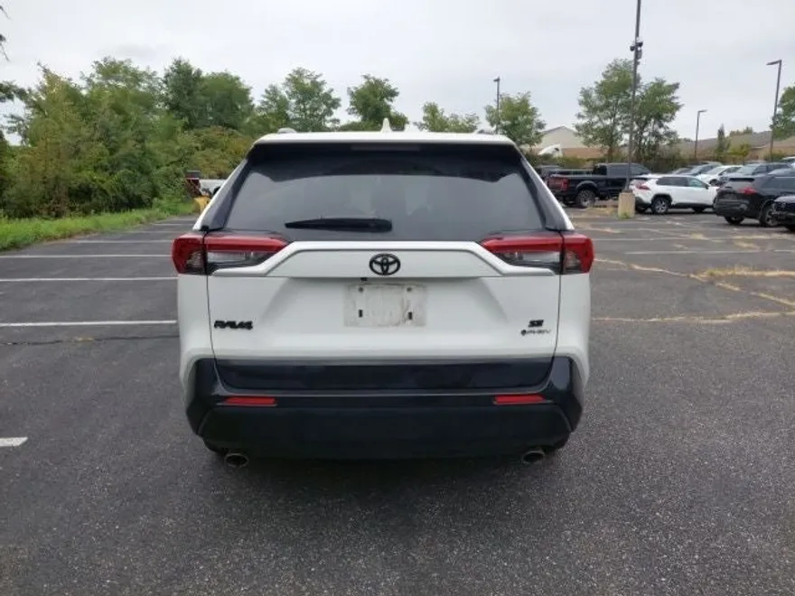 2025 Toyota RAV4 Hybrid SE photo 1