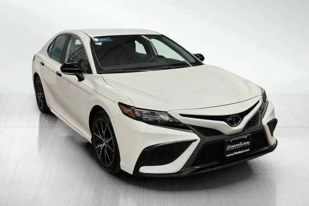 2023 Toyota Camry SE photo 1