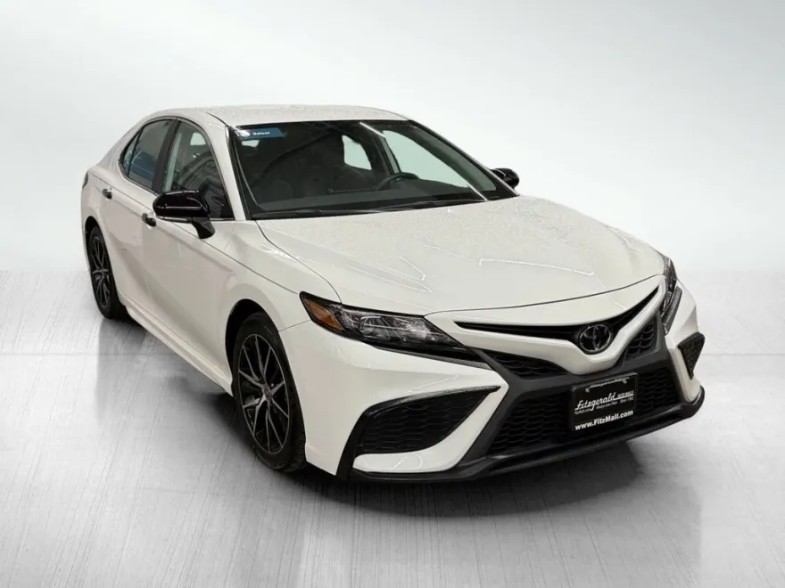 2023 Toyota Camry SE photo 1