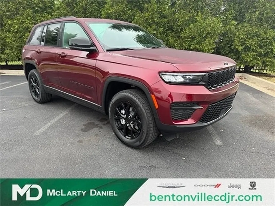 2025 Jeep Grand Cherokee Altitude photo 1