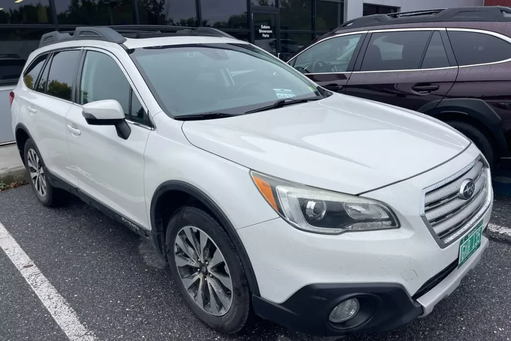 2017 Subaru Outback 3.6R Limited photo 1