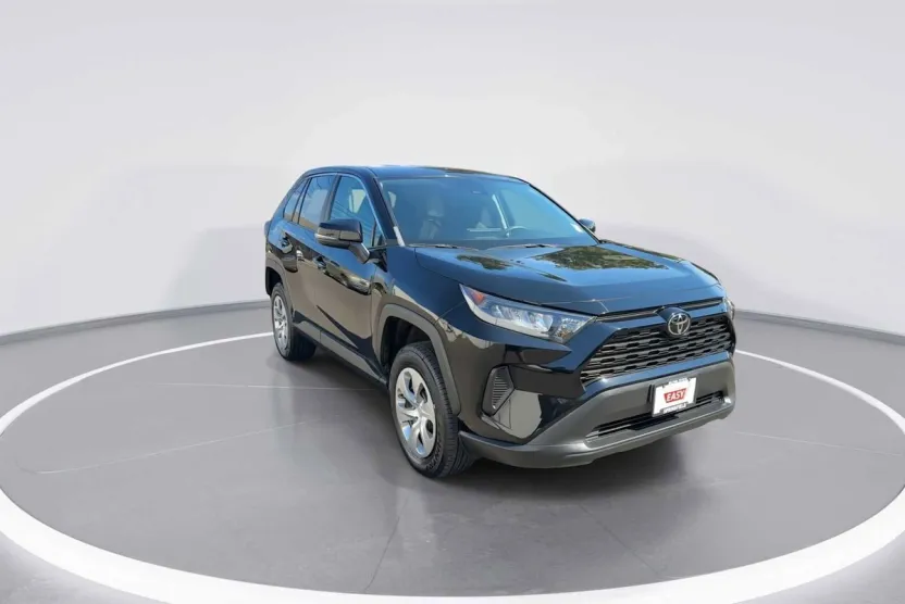 2022 Toyota RAV4 LE photo 1