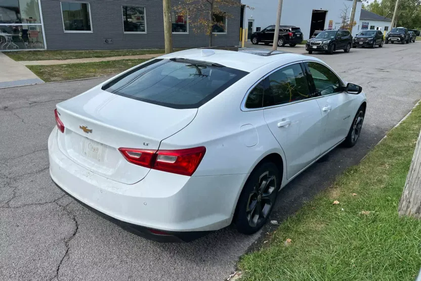 2024 Chevrolet Malibu 1LT photo 1